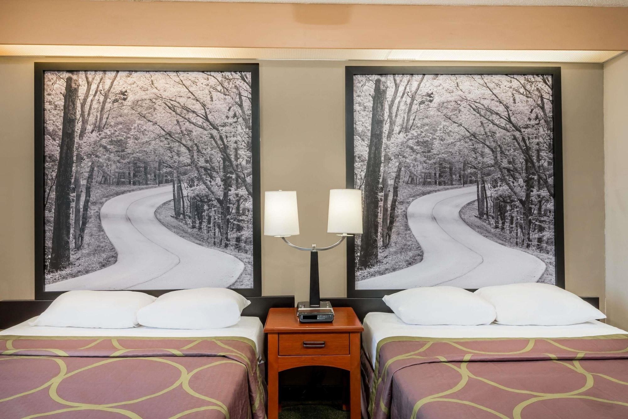 Super 8 by Wyndham Jasper Hotel Bagian luar foto