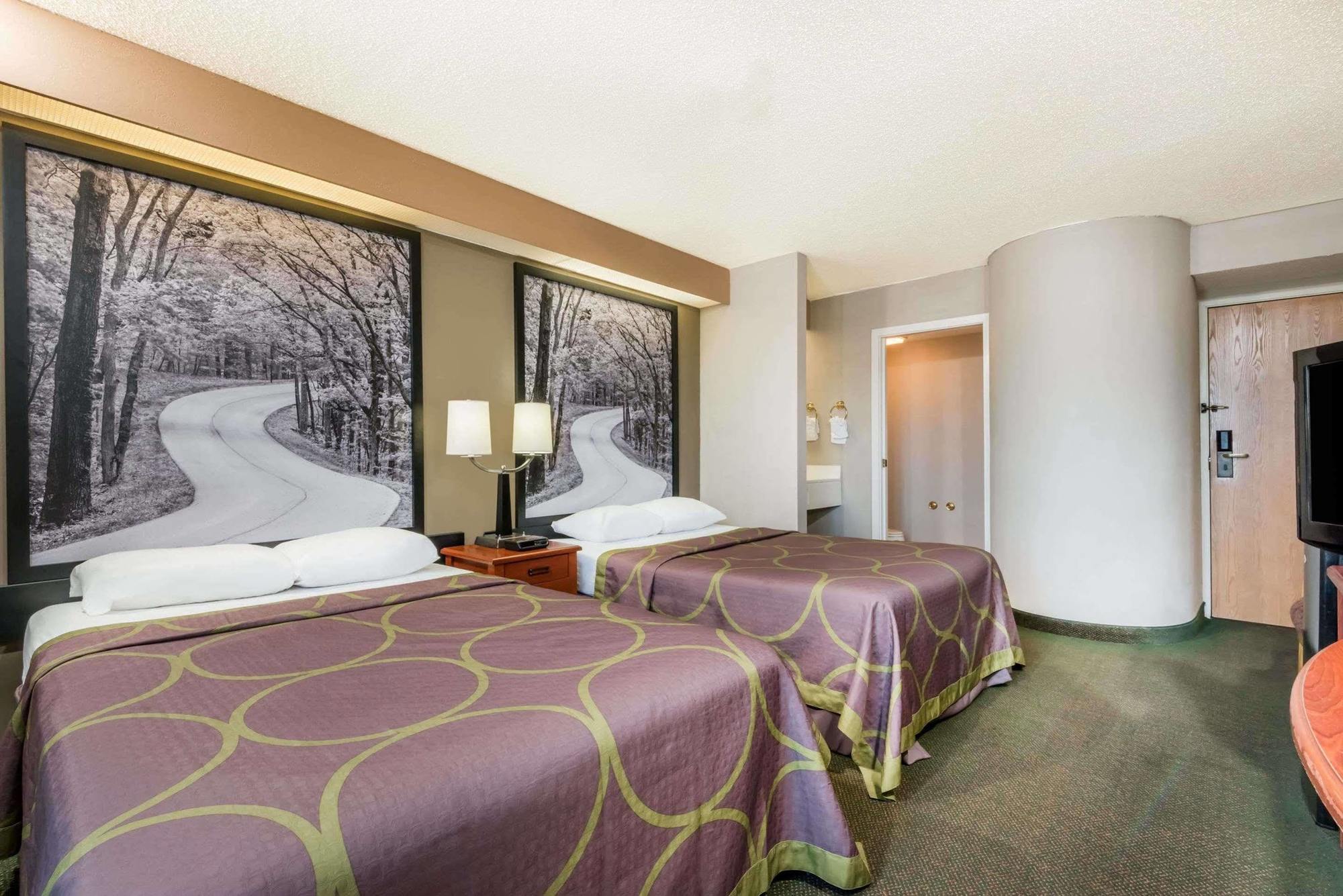 Super 8 by Wyndham Jasper Hotel Bagian luar foto