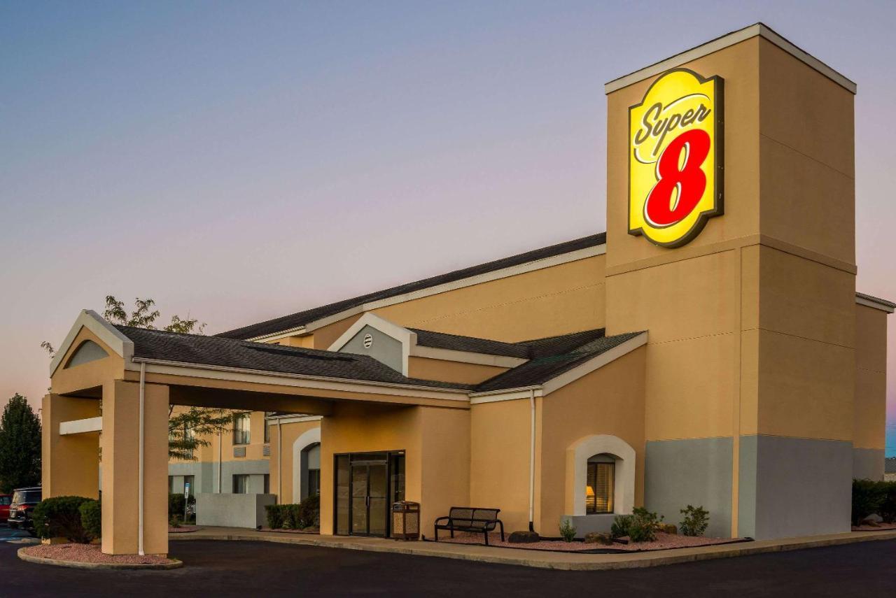 Super 8 by Wyndham Jasper Hotel Bagian luar foto